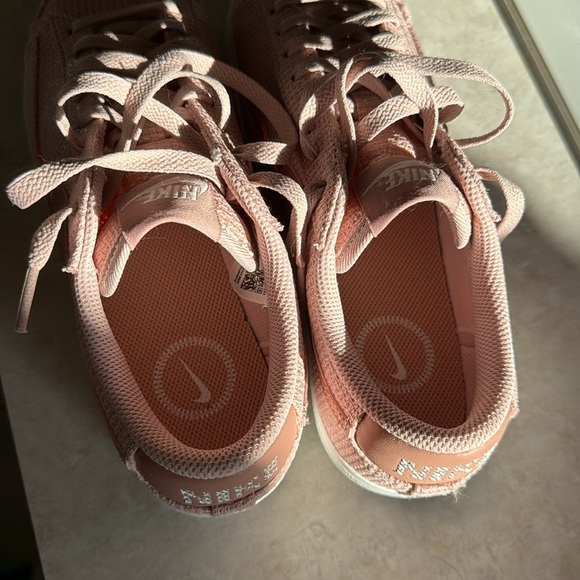 WOMEN'S NIKE BLAZER LOW PLATFORM ESS PINK OXFORD SNEAKERS SZ 9 - Picture 6 of 9